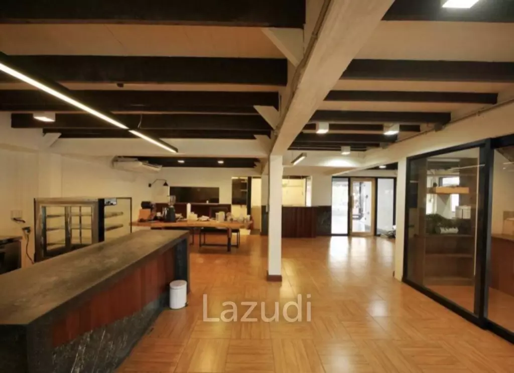 Luxury Two-Story Restaurant Bar Near Phromphong BTS