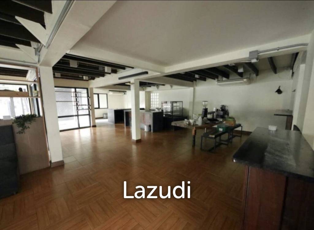 Luxury Two-Story Restaurant Bar Near Phromphong BTS