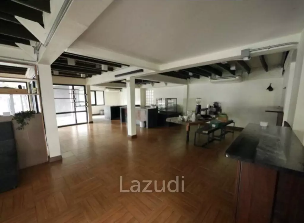 Luxury Two-Story Restaurant Bar Near Phromphong BTS