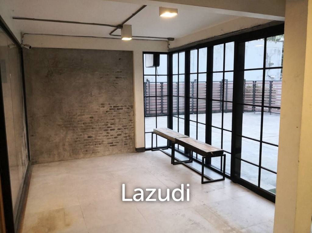 Luxury Two-Story Restaurant Bar Near Phromphong BTS