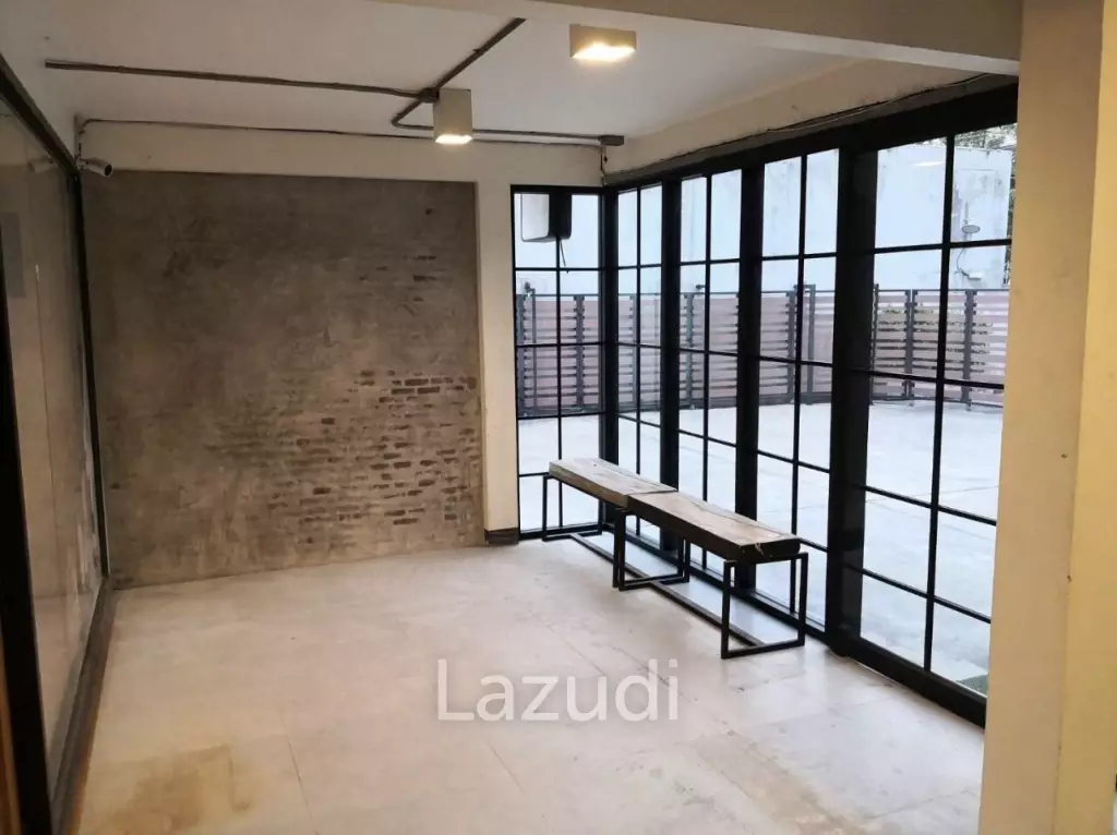 Luxury Two-Story Restaurant Bar Near Phromphong BTS