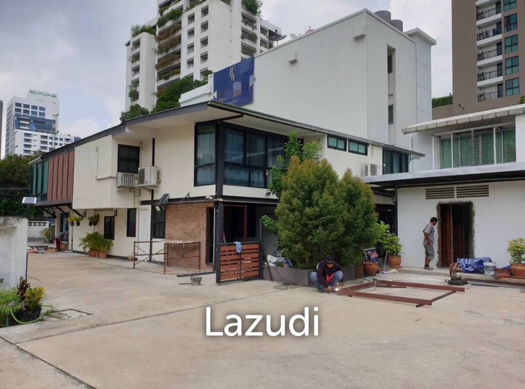 Luxury Two-Story Restaurant Bar Near Phromphong BTS