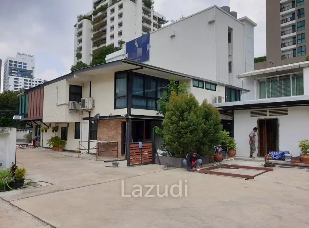 Luxury Two-Story Restaurant Bar Near Phromphong BTS