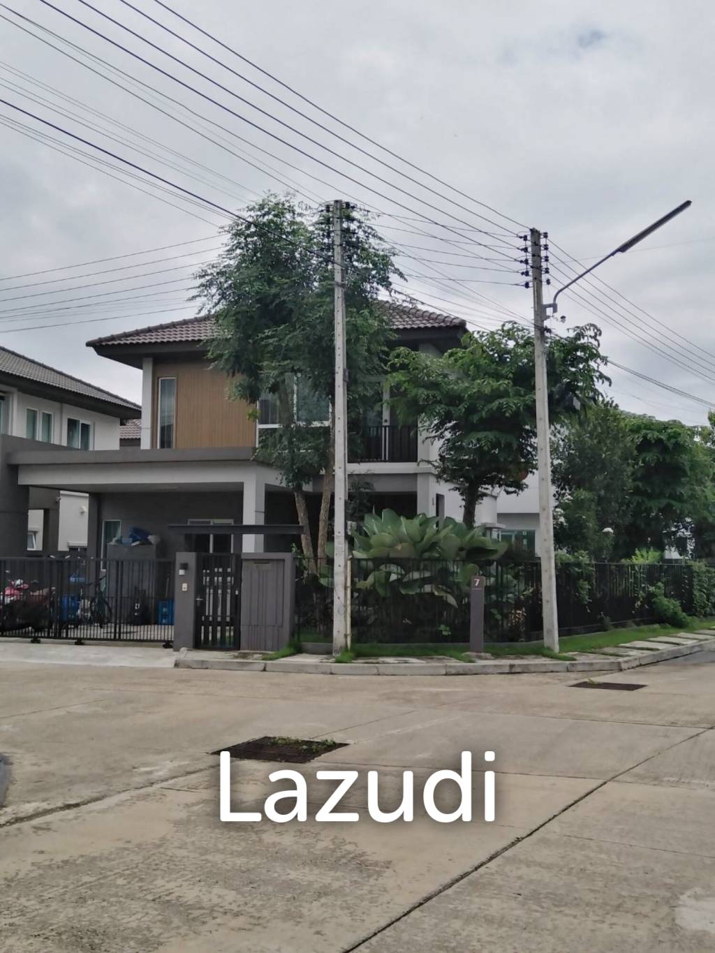 3 Bedroom House with for Sale