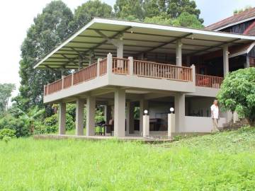 Beautiful house on hill for Rent