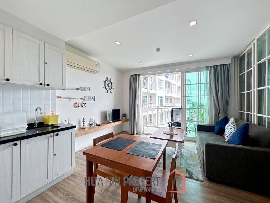 Summer Condo : 1 Bedroom Condo With Pool View