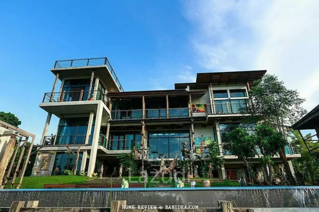 Luxury 4 Bedroom House with Infinity Pool