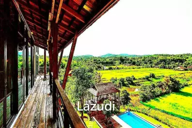 Luxury 4 Bedroom House with Infinity Pool