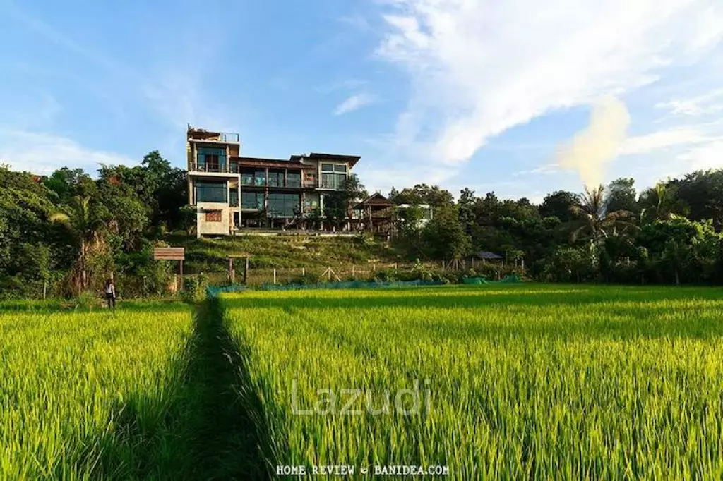 Luxury 4 Bedroom House with Infinity Pool
