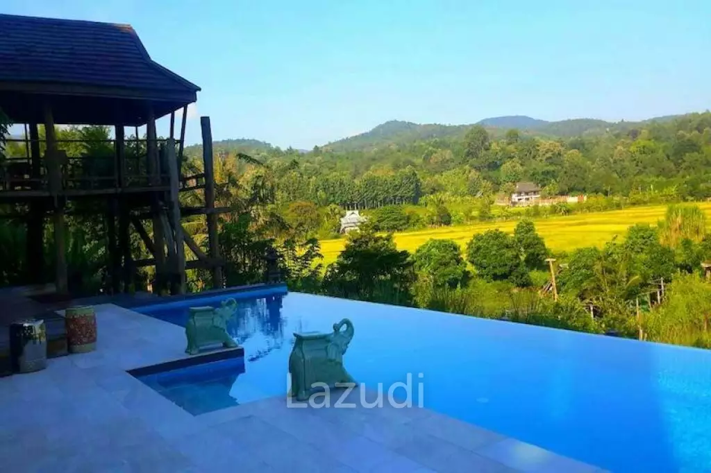 Luxury 4 Bedroom House with Infinity Pool