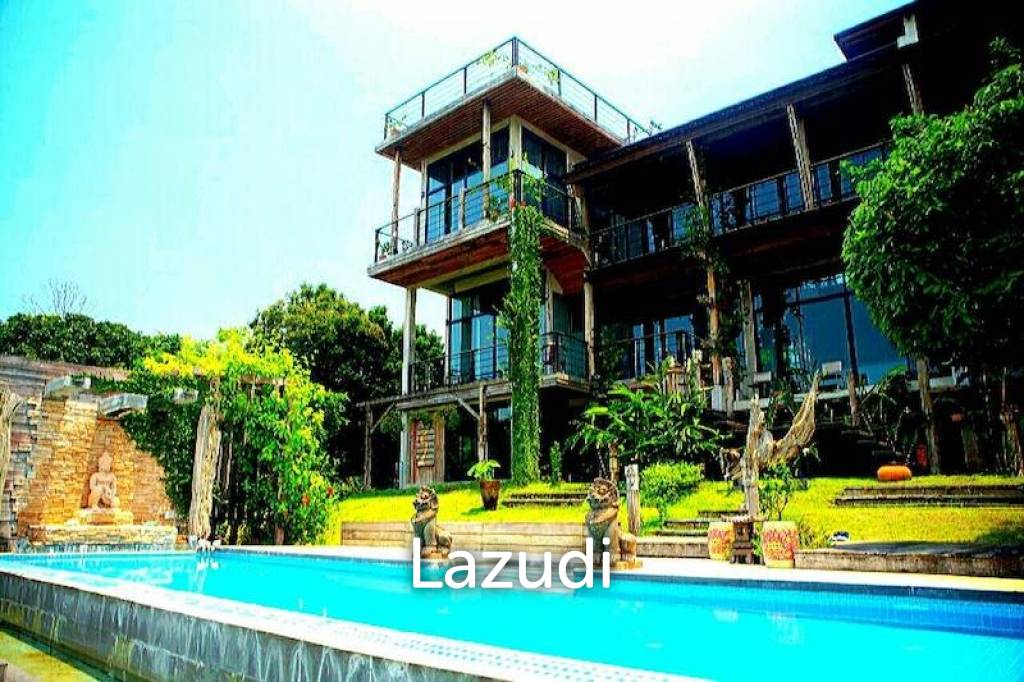 Luxury 4 Bedroom House with Infinity Pool