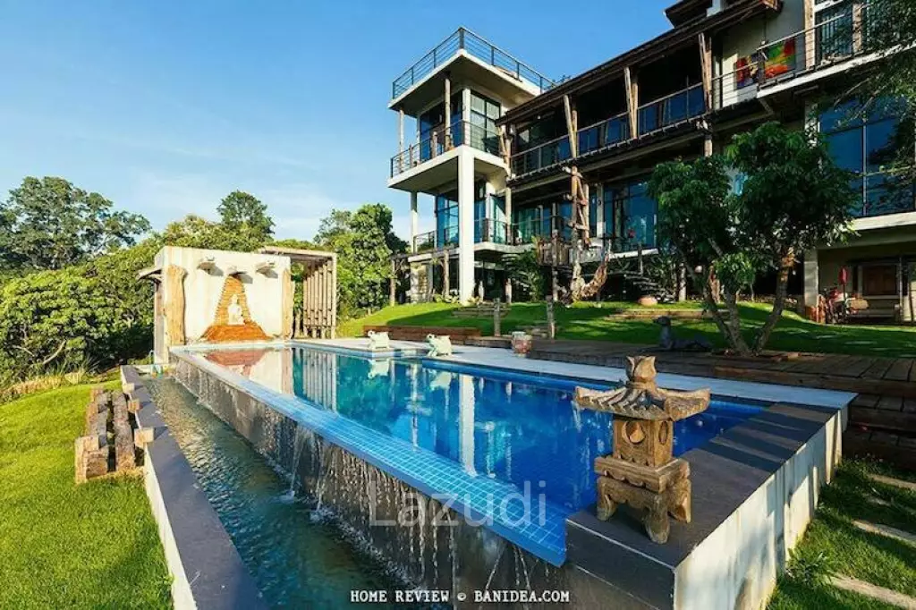 Luxury 4 Bedroom House with Infinity Pool