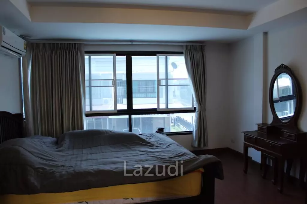 Townhouse Next to Rajabhat University for Sale