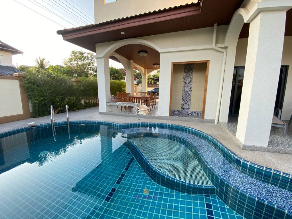 Spacious 5-Bedroom Villa For Sale In Kathu