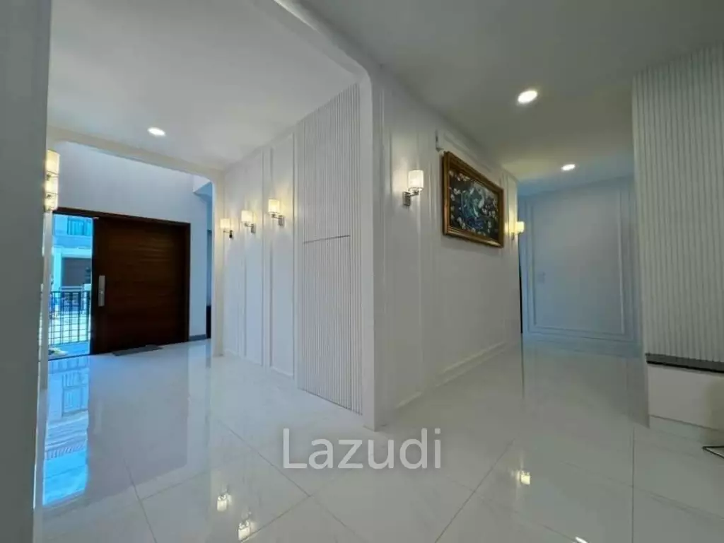 Ultra Luxury Home Office for Sales and Rent in Bangna