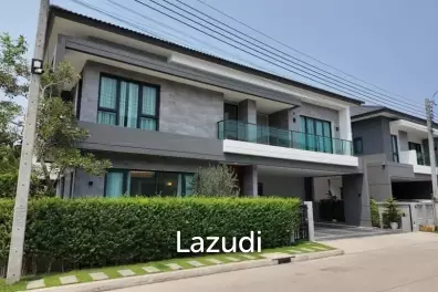 Ultra Luxury Home Office for Sales and Rent in Bangna