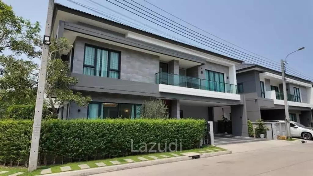 Ultra Luxury Home Office for Sales and Rent in Bangna