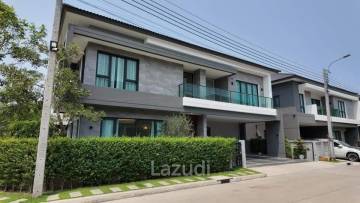 Ultra Luxury Home Office for Sales and Rent in Bangna