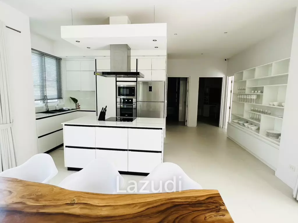 Woodlands: Freehold 4 Bedroom Pool Villa