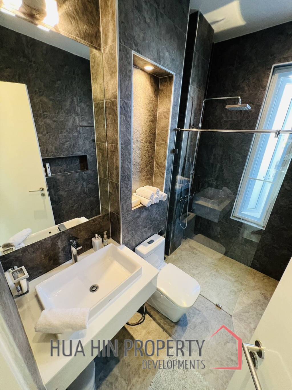 Woodlands: Freehold 4 Bedroom Pool Villa
