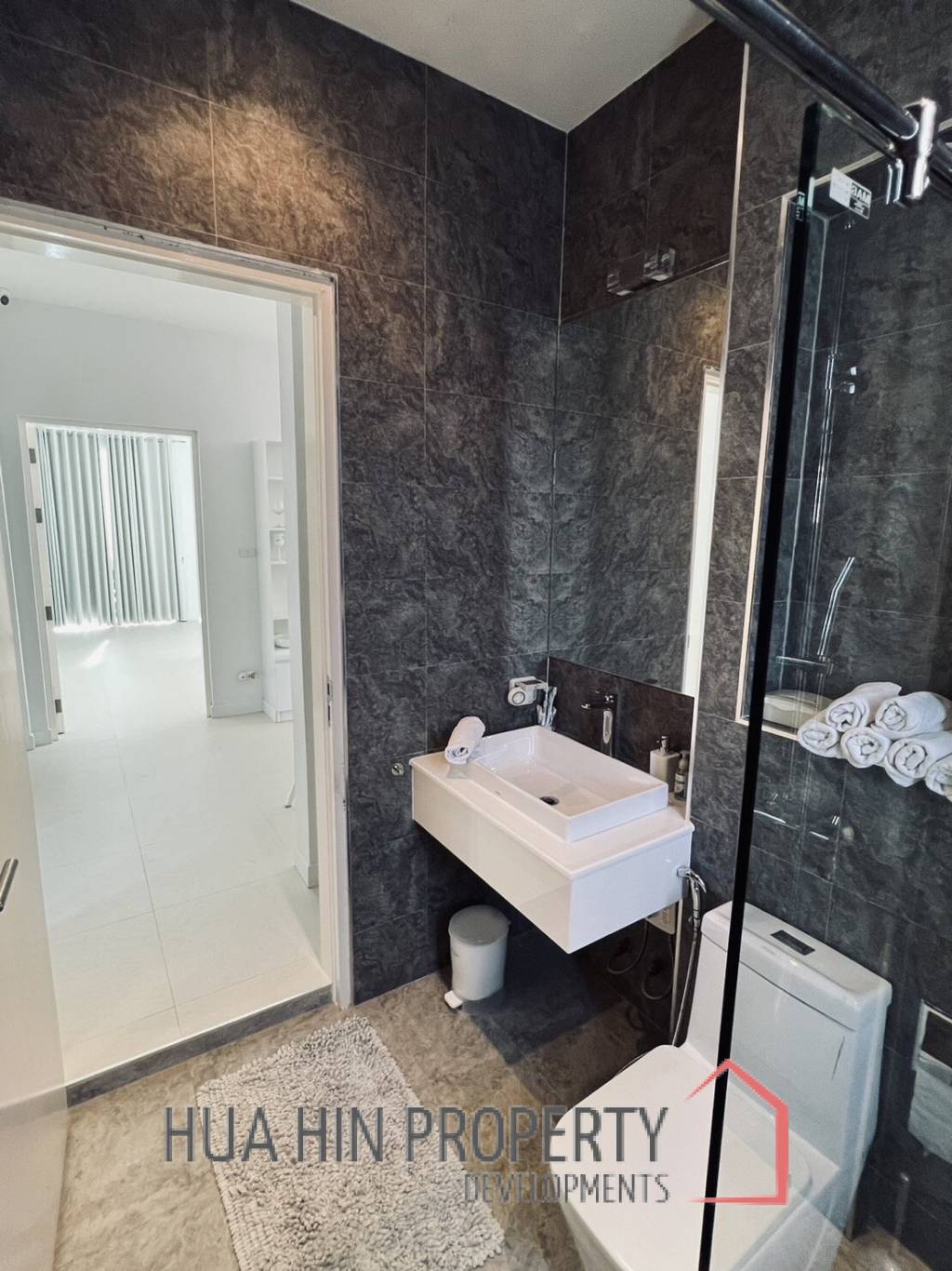 Woodlands: Freehold 4 Bedroom Pool Villa