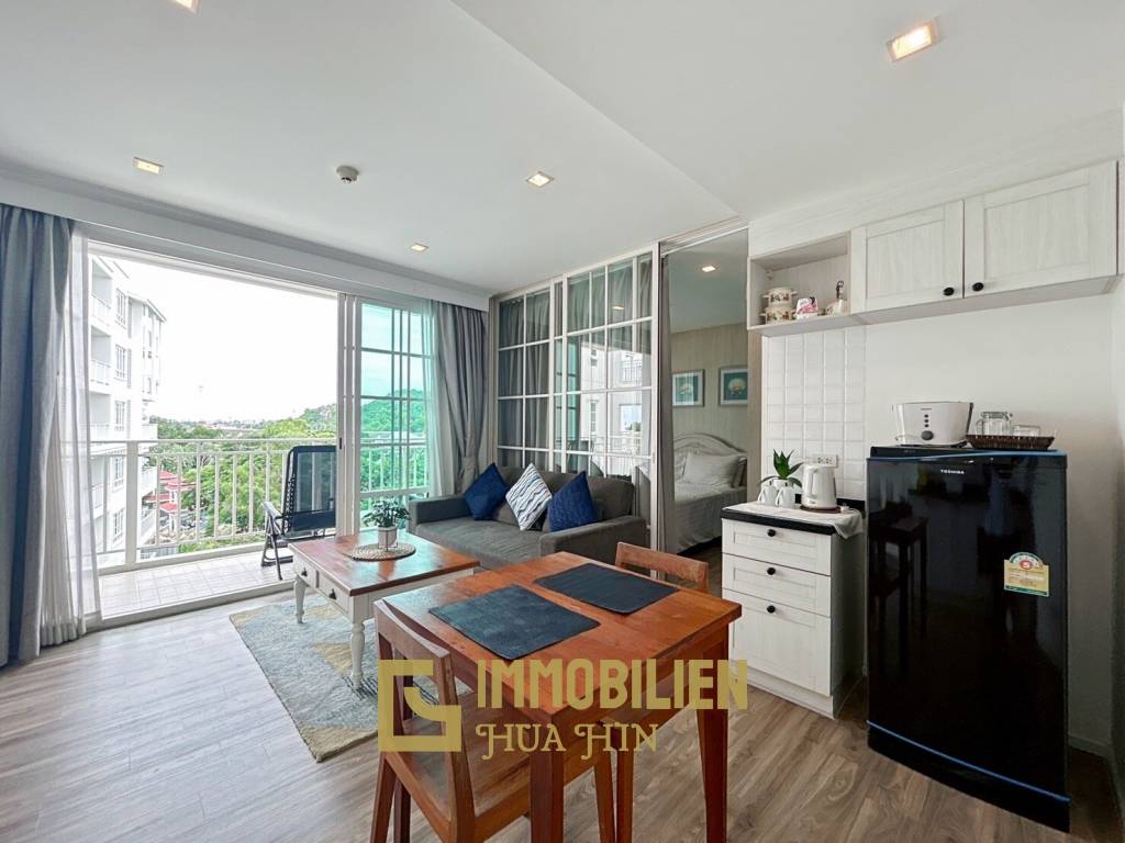 Summer Condo : 1 Bedroom Condo With Pool View