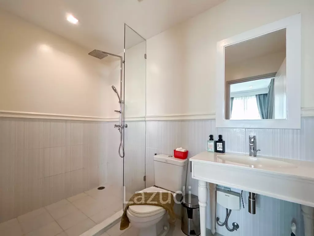 Summer Condo : 1 Bedroom Condo With Pool View
