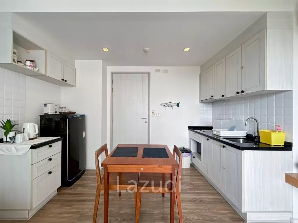 Summer Condo : 1 Bedroom Condo With Pool View