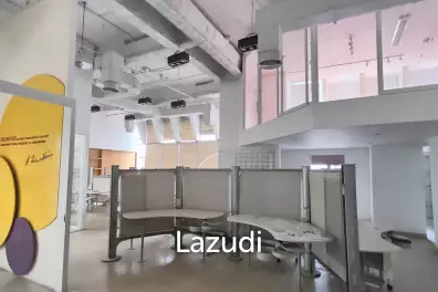 Ultra Prime Location Office Space for rent at Ploenchit