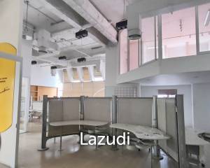 Ultra Prime Location Office Space for rent at Ploenchit