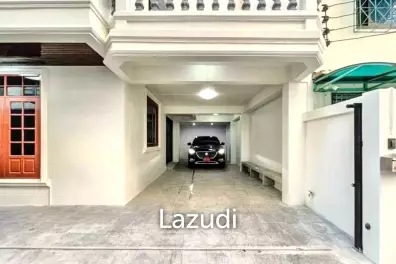 4 Bed 3 bath Detached House IconSiam Bangkok