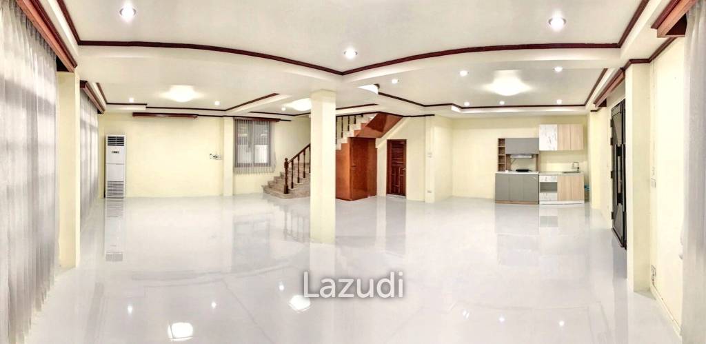 4 Bed 3 bath Detached House IconSiam Bangkok
