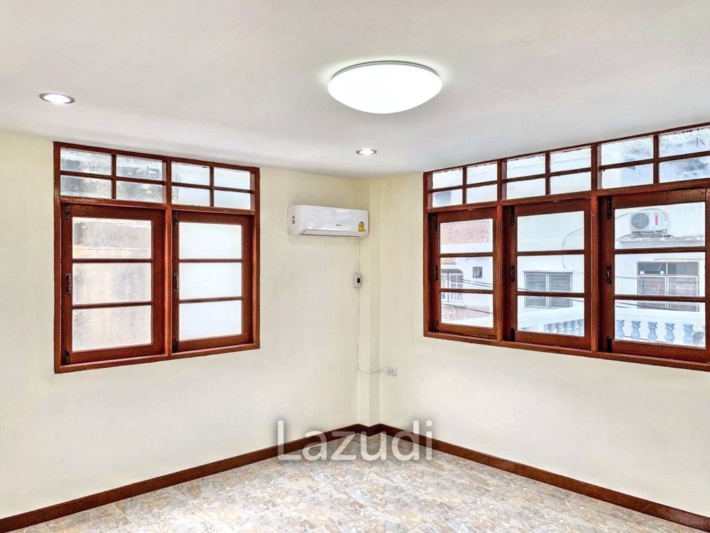 4 Bed 3 bath Detached House IconSiam Bangkok