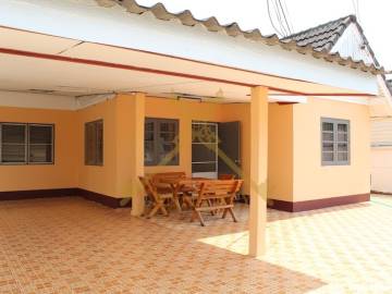 2 Bedroom House in City Center for Rent