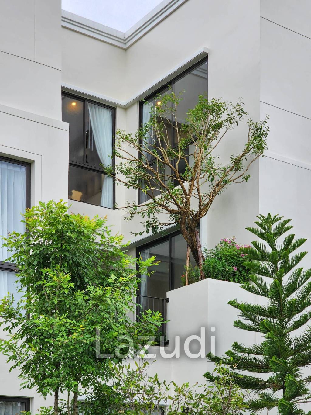 5 Bed 6 Bath 556 SQ.M. Aerie Srinakarin-Krungthepkreetha