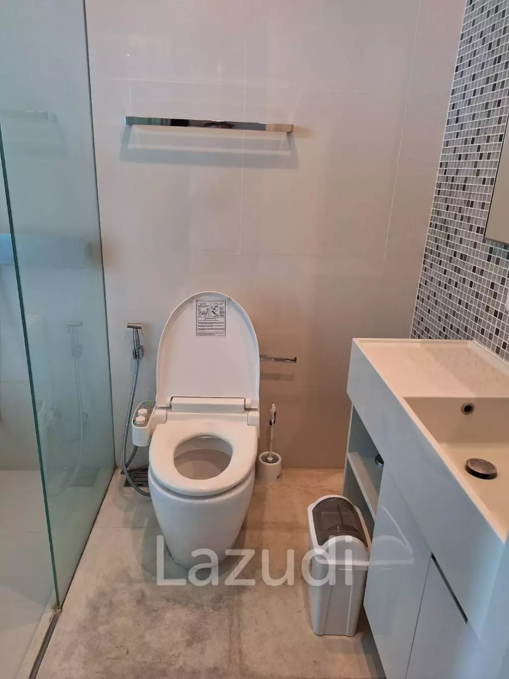 1 Bed 1 Bath 54 SQ.M The Room Sukhumvit 21