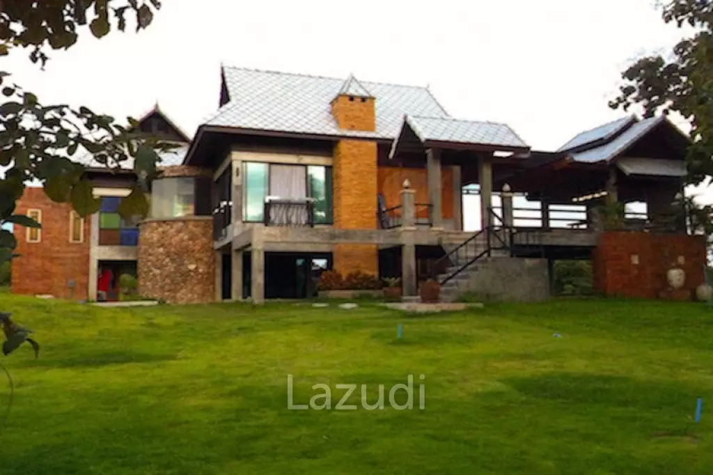 Exceptional House on 4 Hectares of Land for Sale