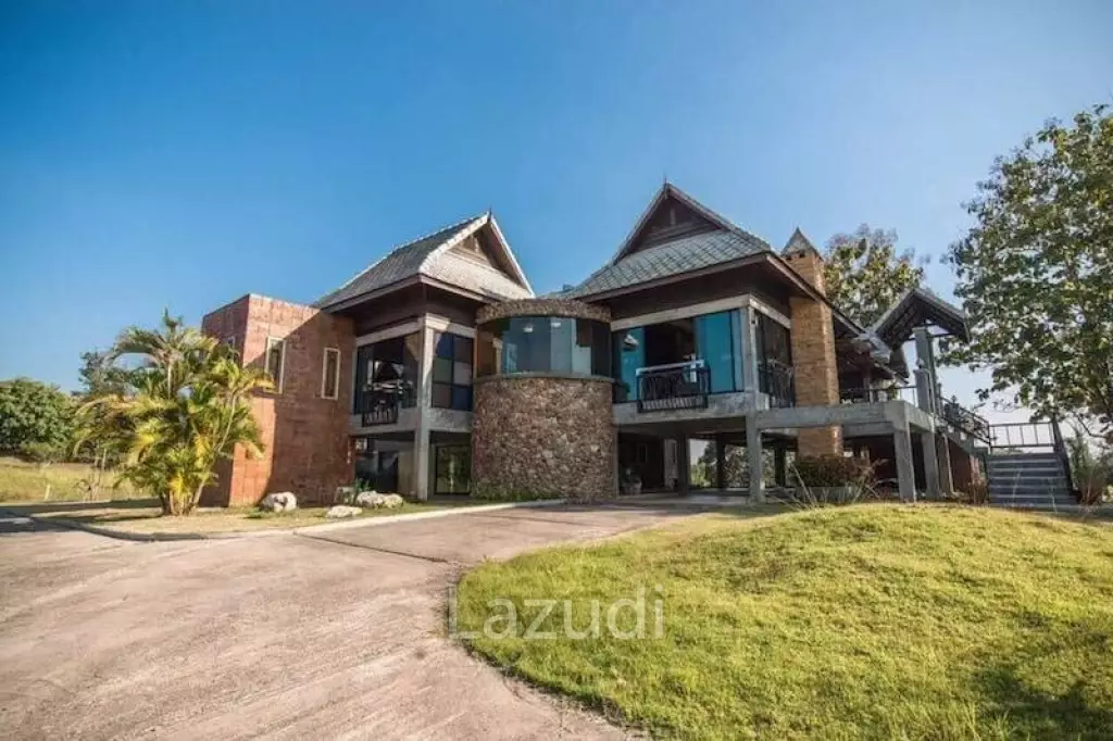 Exceptional House on 4 Hectares of Land for Sale