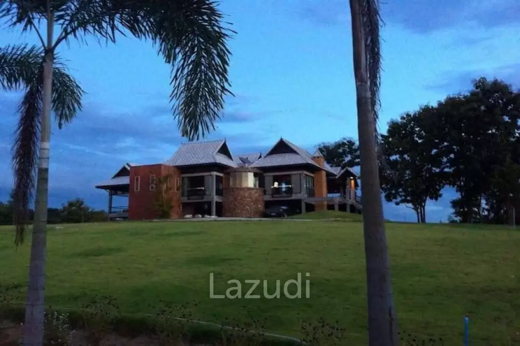 Exceptional House on 4 Hectares of Land for Sale