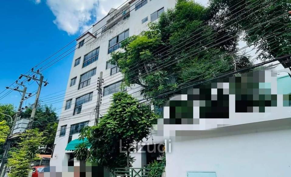 Premium Location Building for sale in Ekkamai