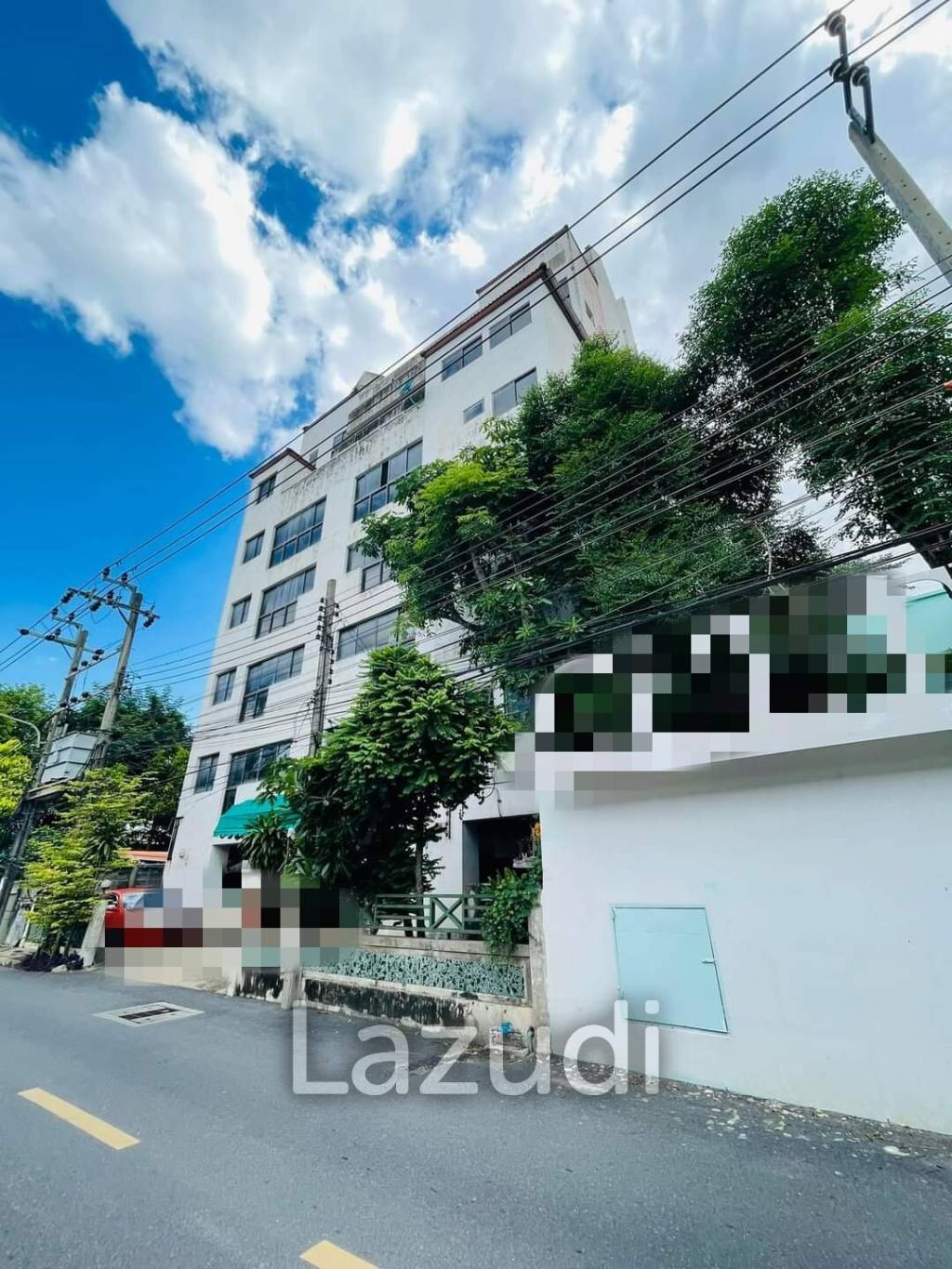 Premium Location Building for sale in Ekkamai