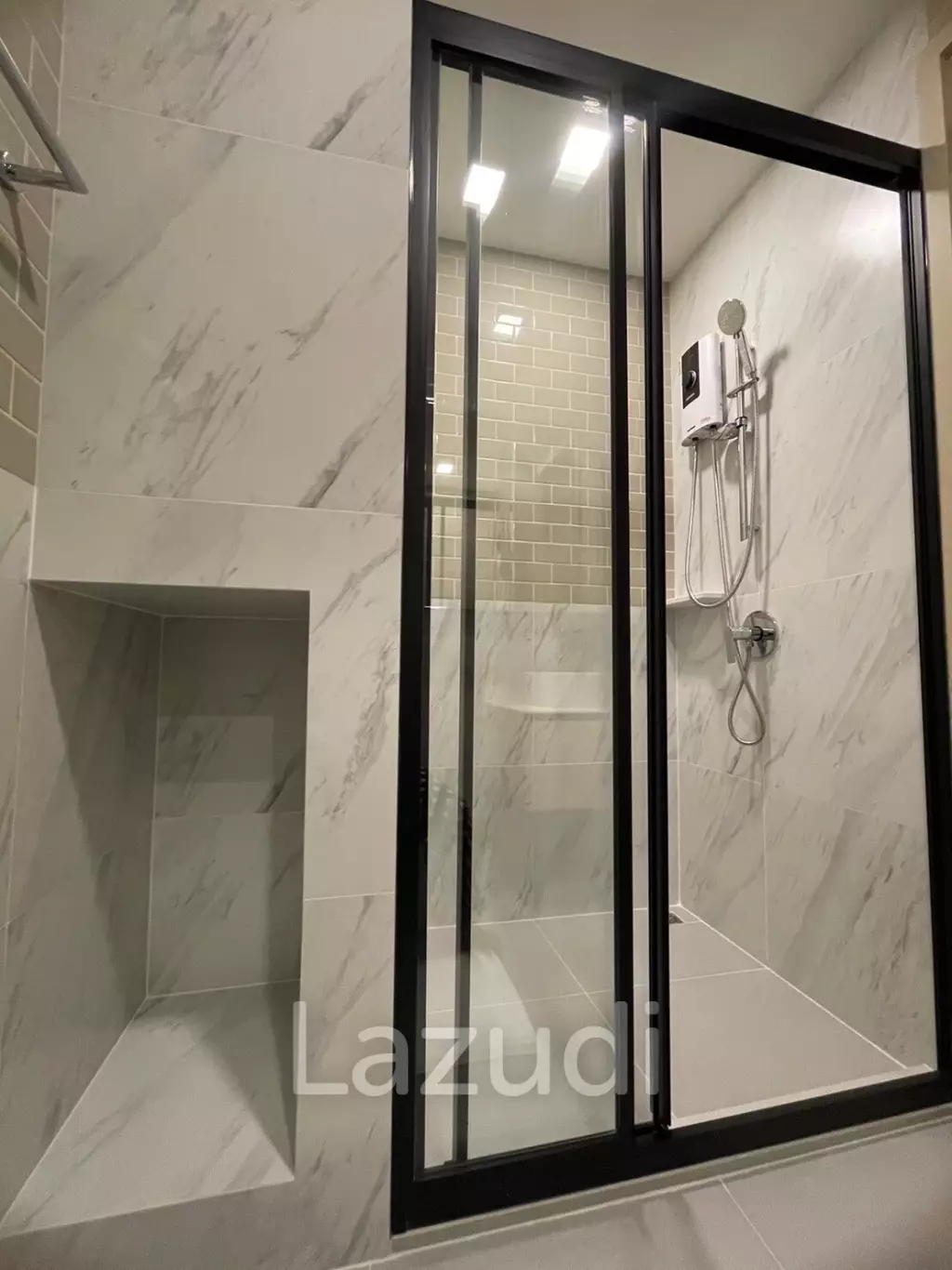 1 Bedroom 1 Bathroom 42 SQ.M XT Phayathai