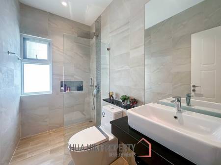 Aria Hua Hin: Modern 3-Bedroom Villa with Pool