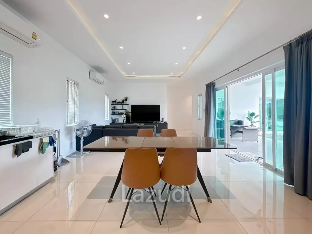 Aria Hua Hin: Modern 3-Bedroom Villa with Pool