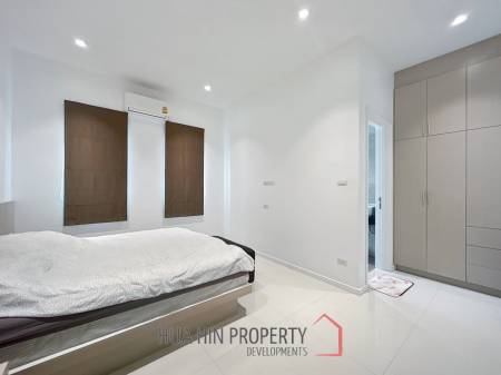 Aria Hua Hin: Modern 3-Bedroom Villa with Pool