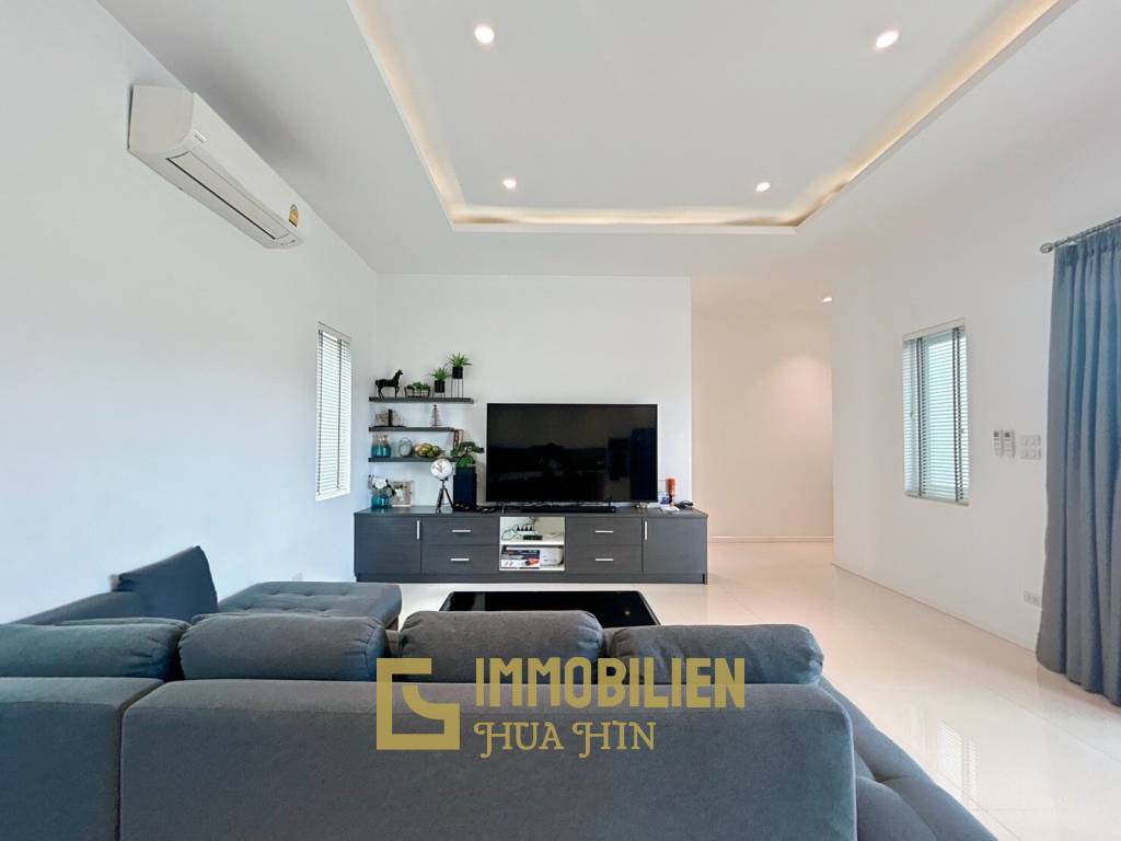 Aria Hua Hin: Modern 3-Bedroom Villa with Pool