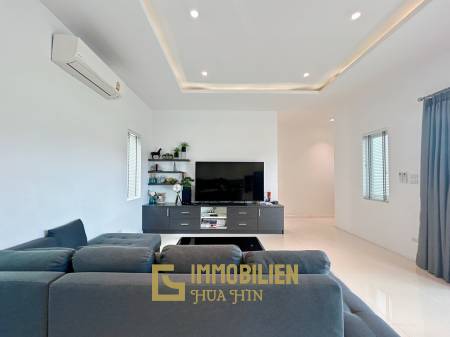 Aria Hua Hin: Modern 3-Bedroom Villa with Pool