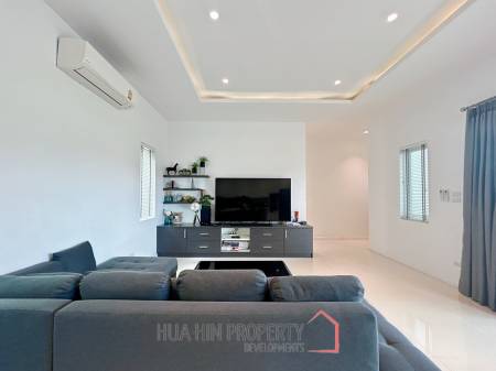 Aria Hua Hin: Modern 3-Bedroom Villa with Pool