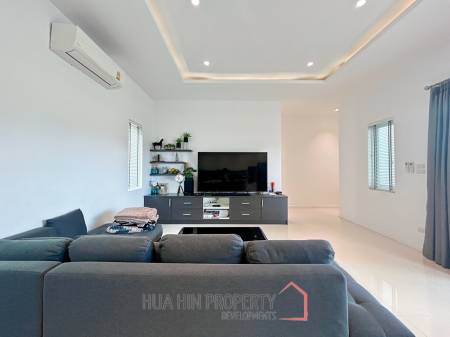 Aria Hua Hin: Modern 3-Bedroom Villa with Pool
