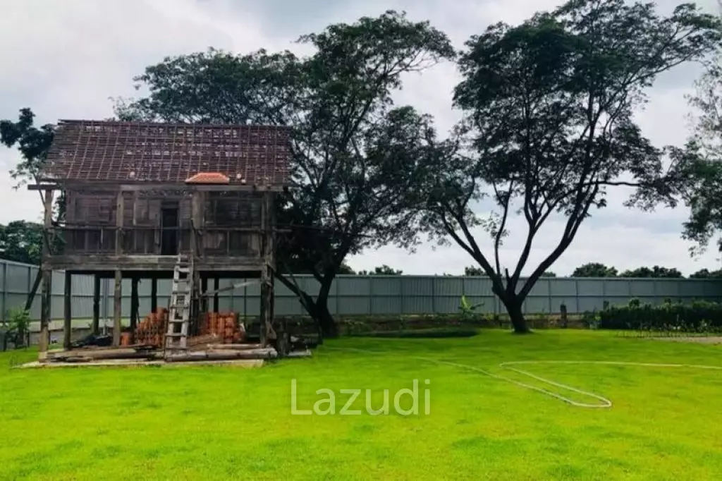 Luxurious Colonial House for Sale